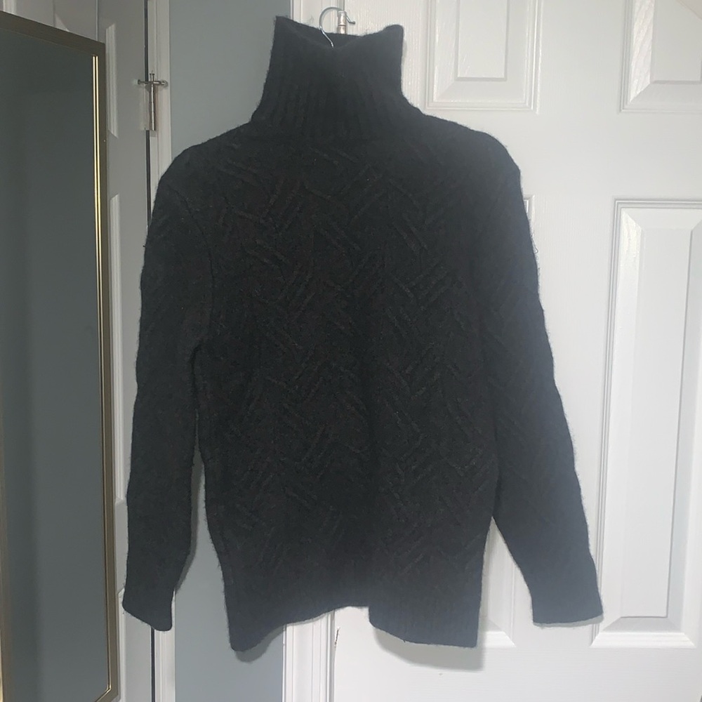 Gently worn men’s turtle neck size X-Large color Blackish grey